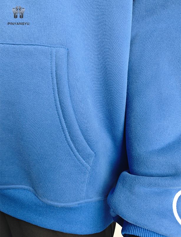 Silkkipainolla ja värikkäällä logolla varustettu huppari
