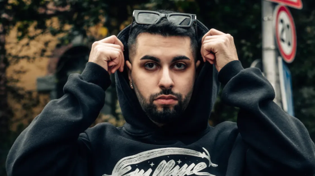 3 syyt&auml; Pinyang Clothingin tasaommeltu logohuppari on pakollinen hankinta